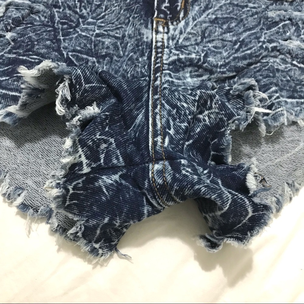 Judy Blue Distressed Jean Shorts Size 2XL Raw Hem Denim Acid Wash Cutoff… - Picture 9 of 13
